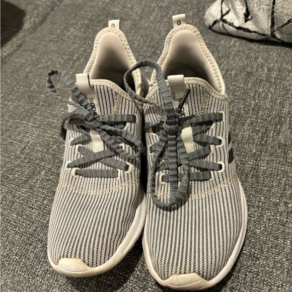 Addias women’s size 9–cloud foam - Picture 3 of 4